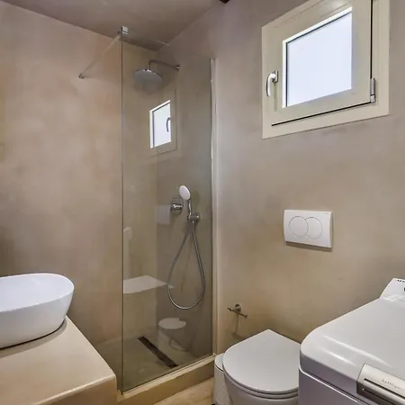 Nanoula * سكوبيلوس تاون